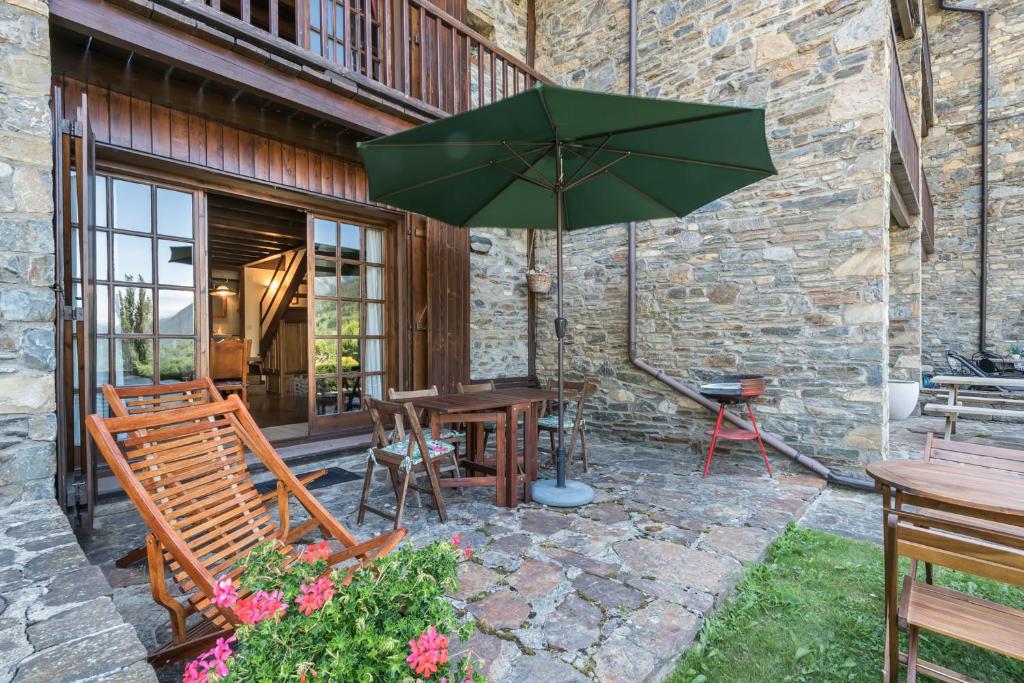 Patio nebo venkovní prostory v ubytování Casa Pinarrets by Totiaran