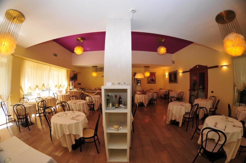 Restaurace v ubytování Hotel Antonella