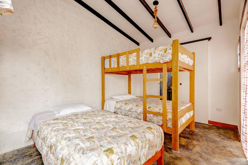 a bedroom with two bunk beds in a room at Glamping Playa Arica in Lurín