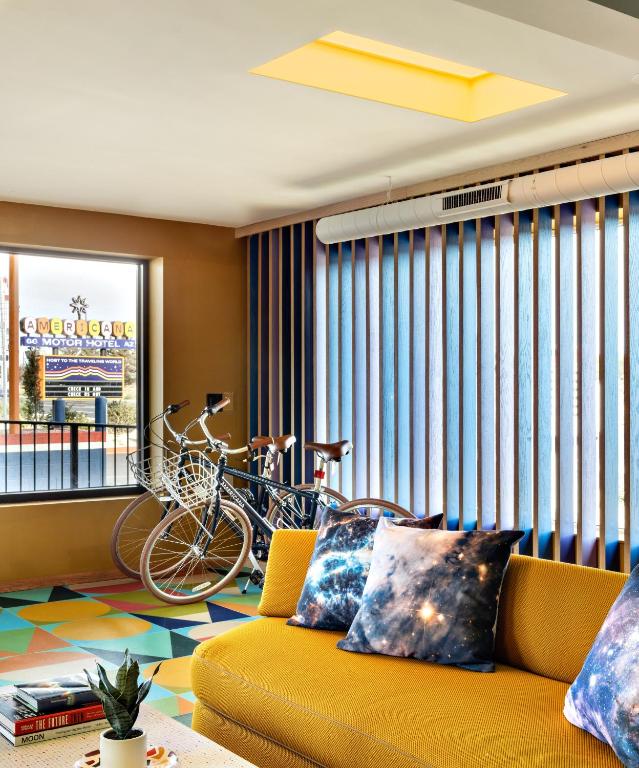 Americana Motor Hotel photo