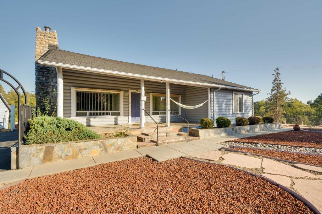 Waterfront Mariposa Vacation Rental with Hot Tub, Mariposa (updated