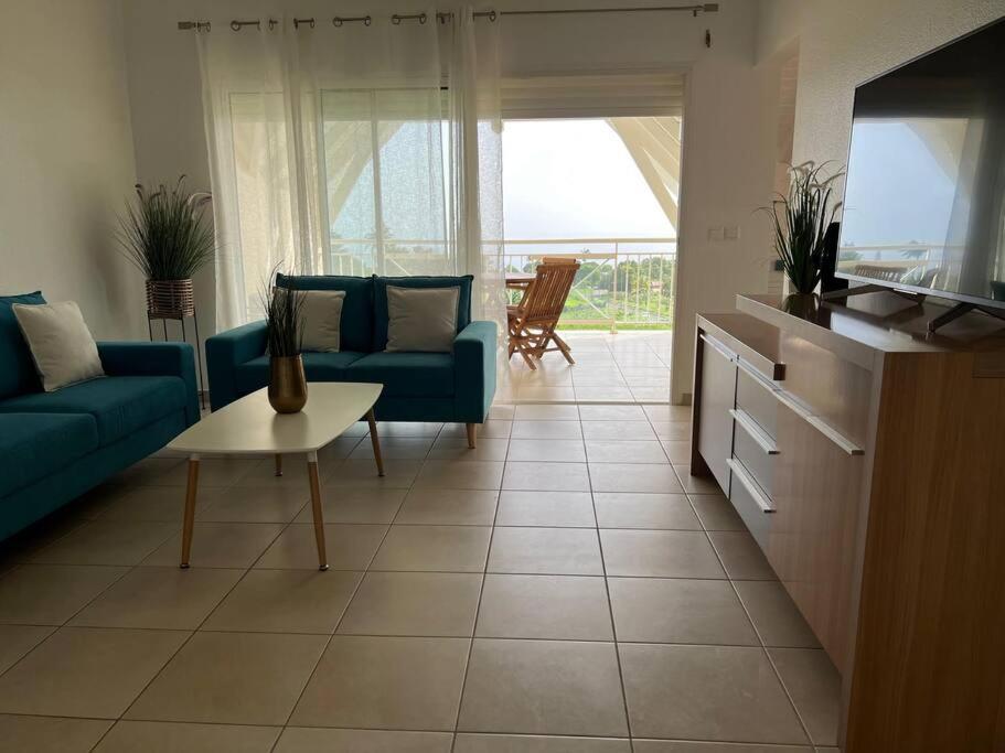 Kuchyň nebo kuchyňský kout v ubytování KANOA LODGE piscine et vue mer