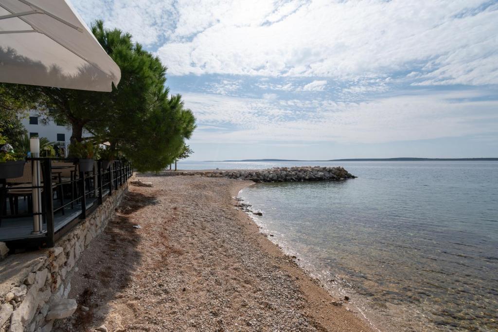 Zdjęcie z galerii obiektu Apartments by the sea Mandre, Pag - 14918 w mieście Mandre