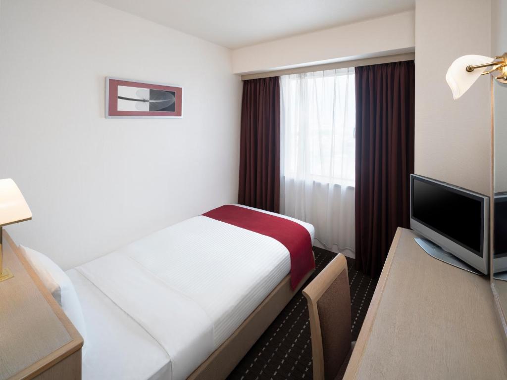 Postel nebo postele na pokoji v ubytování Art Hotel Joetsu