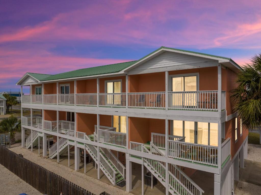 Μπαλκόνι ή βεράντα στο Sand Buckets Unit D, Ocean View Beach Townhouse