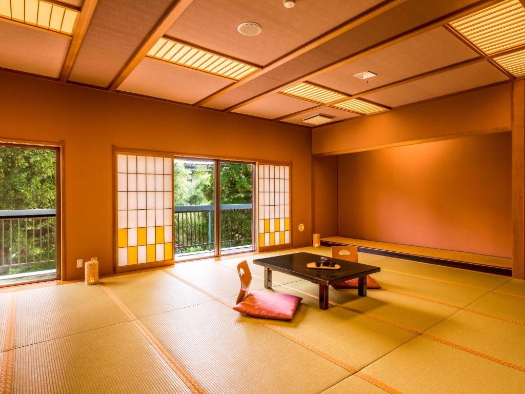 Posezení v ubytování Ooedo Onsen Monogatari Yamanaka Saichoraku