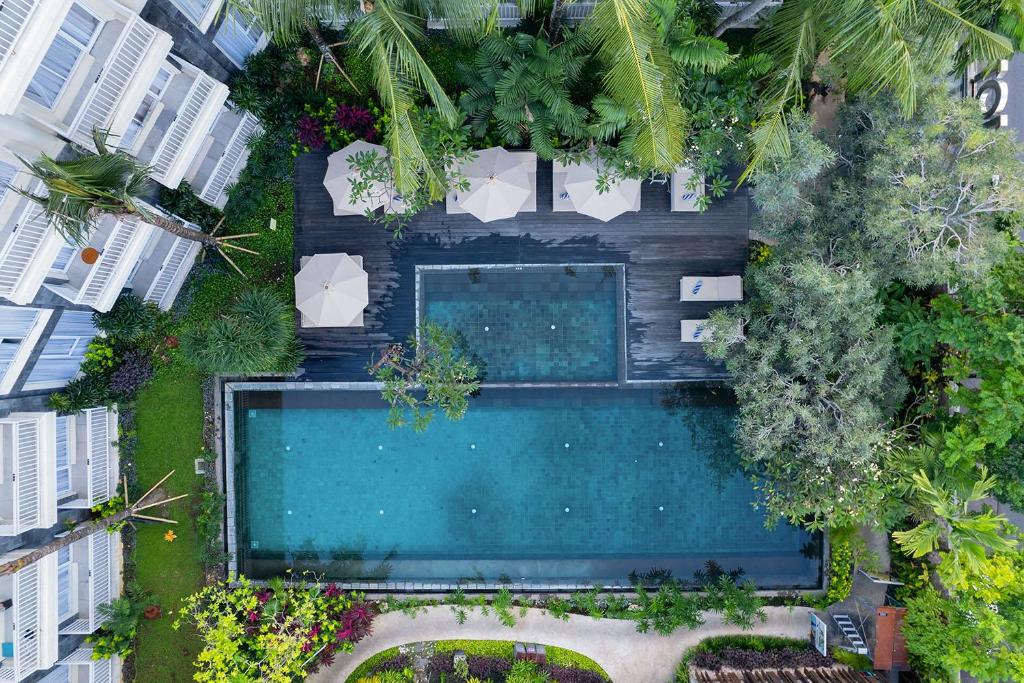 Bazén v ubytování THE 1O1 Bali Fontana Seminyak nebo v jeho okolí