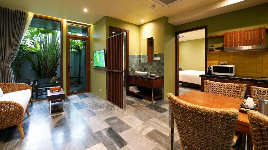 Suite Nhìn Ra Vườn