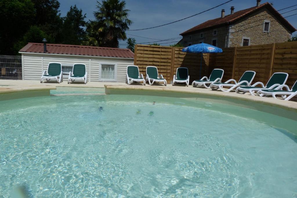 Bazén v ubytování L'Oasis nebo v jeho okolí