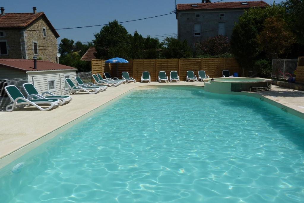 Bazén v ubytování L'Oasis nebo v jeho okolí