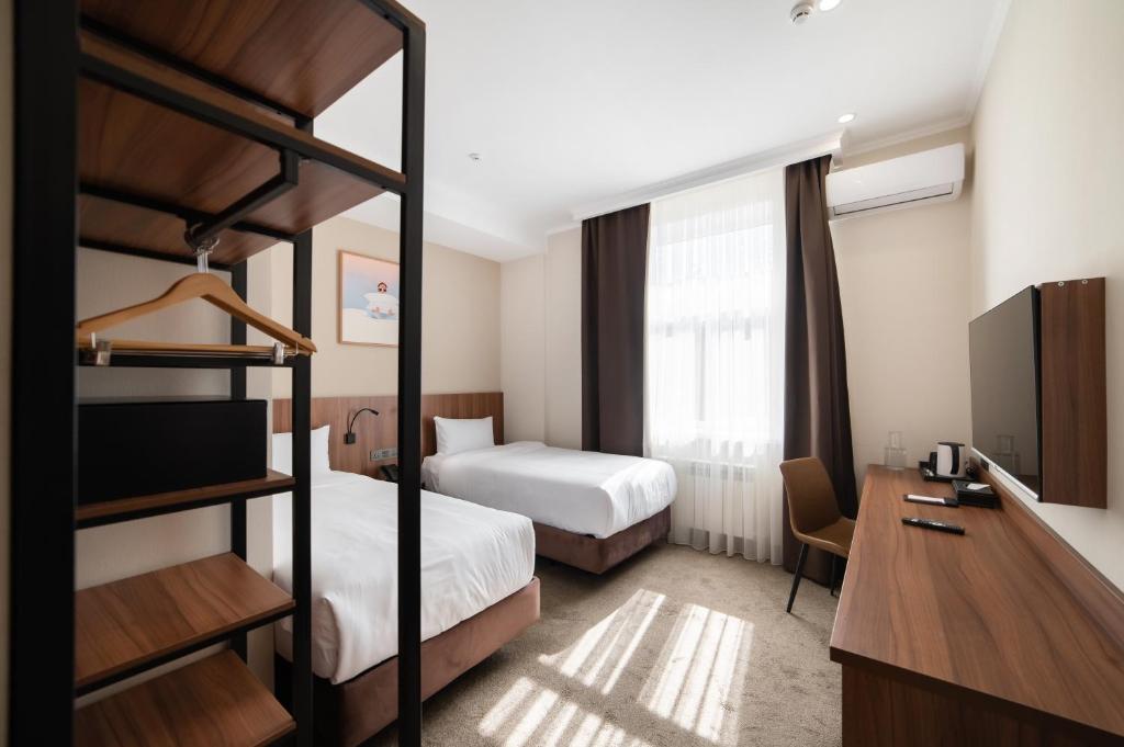 Postel nebo postele na pokoji v ubytování Freedom hotel Bishkek