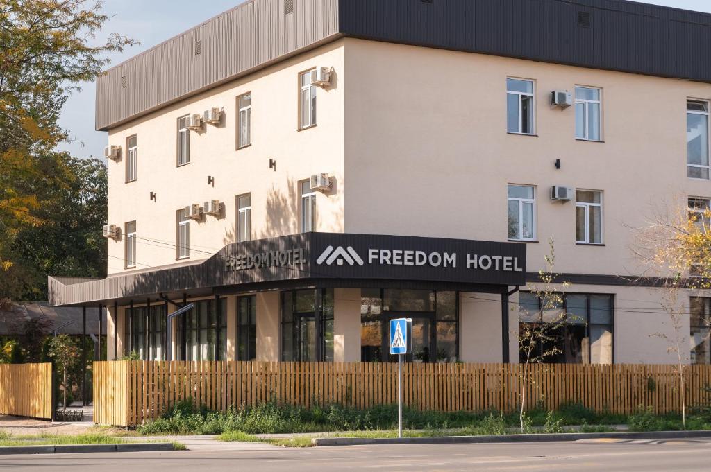 Budova, kde se hotel nachází