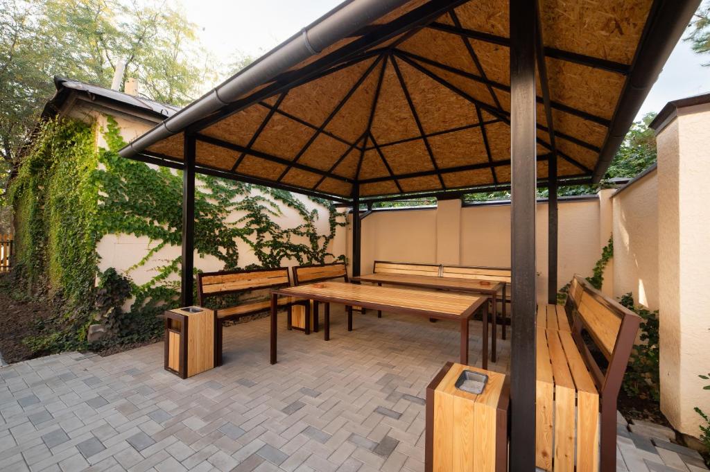 Patio nebo venkovní prostory v ubytování Freedom hotel Bishkek