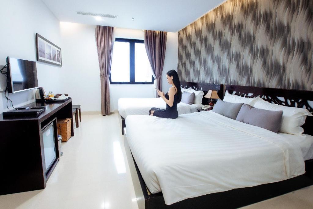 Postel nebo postele na pokoji v ubytování Dylan Hotel Danang