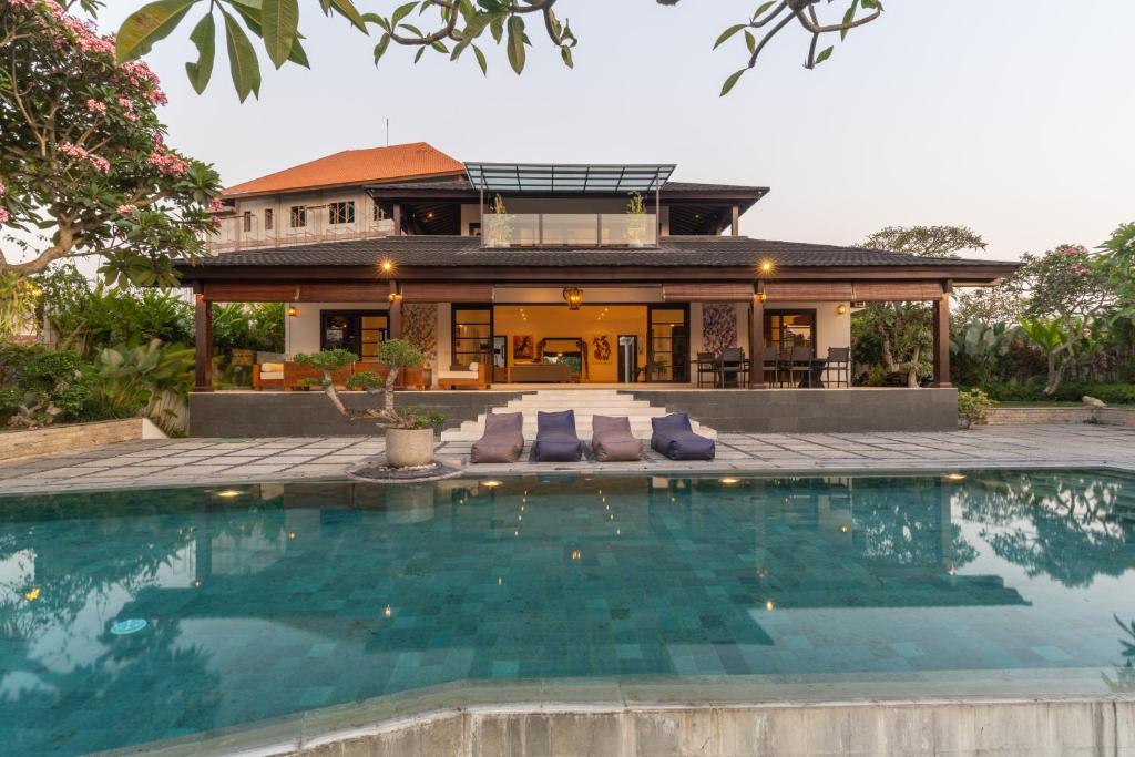Exquisite Canggu Villa Retreat with Opulent Amenities