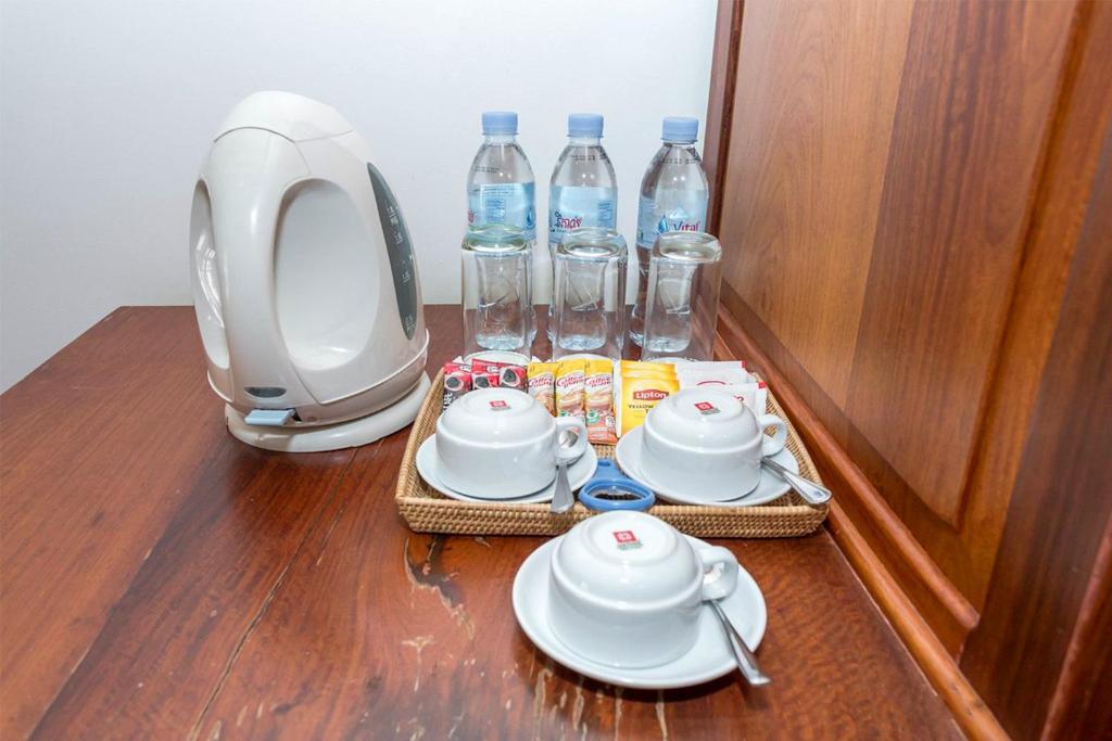 Příslušenství pro přípravu čaje a kávy v ubytování Cheathata CTA Hotel Siem Reap