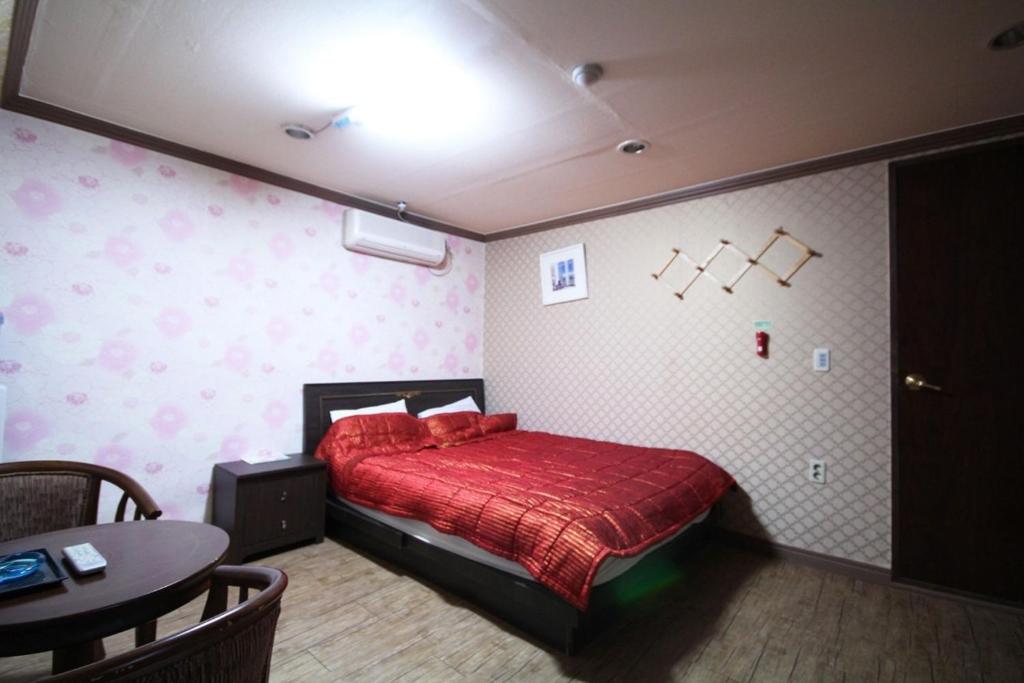 Postel nebo postele na pokoji v ubytování Shine Motel