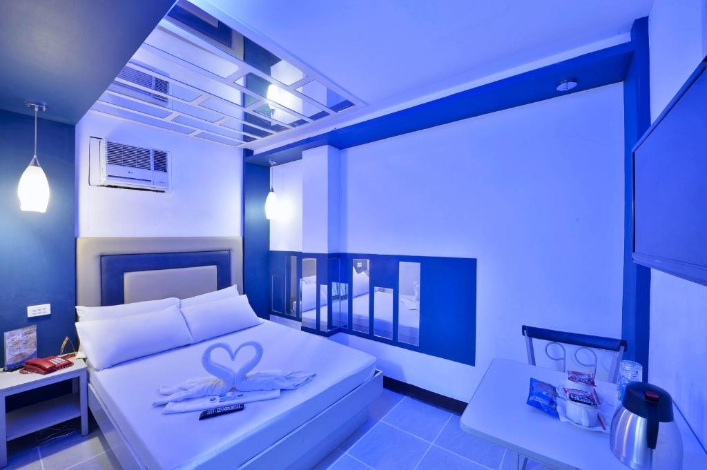 Postel nebo postele na pokoji v ubytování Hotel 99 Quiapo