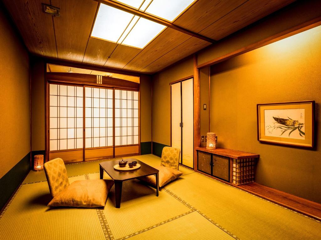 Posezení v ubytování Ooedo Onsen Monogatari Miyoshiya