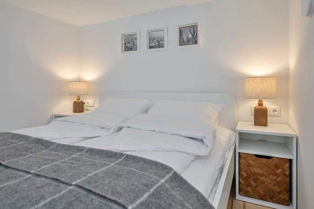 Stylish Apartment in Vilnius Old Town/ URBAN RENT, Vilnius Updated