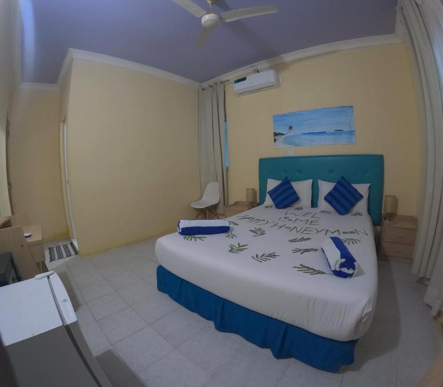 Postel nebo postele na pokoji v ubytování Wind Breeze Sunset View Inn