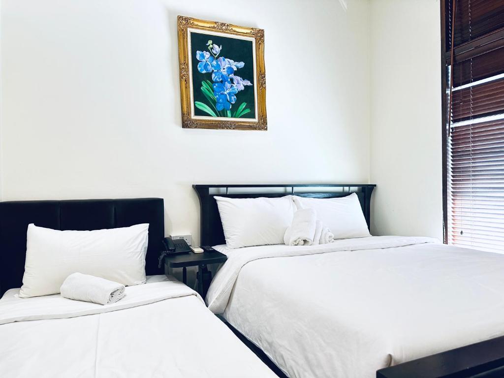Postel nebo postele na pokoji v ubytování Asphodel Inn