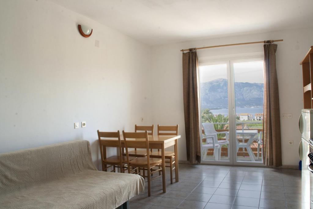 Uma vista da montanha tirada do apartamento 