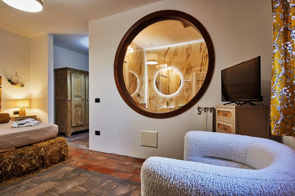 Televiisor ja/või meelelahutuskeskus majutusasutuses Agriturismo Cascina Mirandola