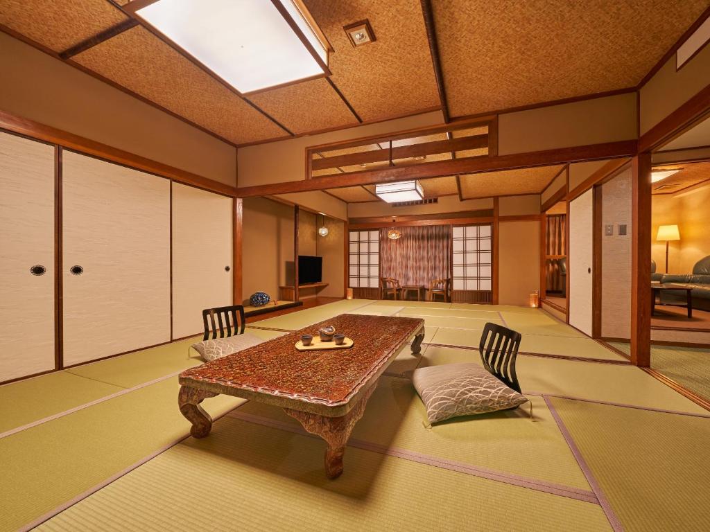 Istumisnurk majutusasutuses Ooedo Onsen Monogatari Ureshinokan