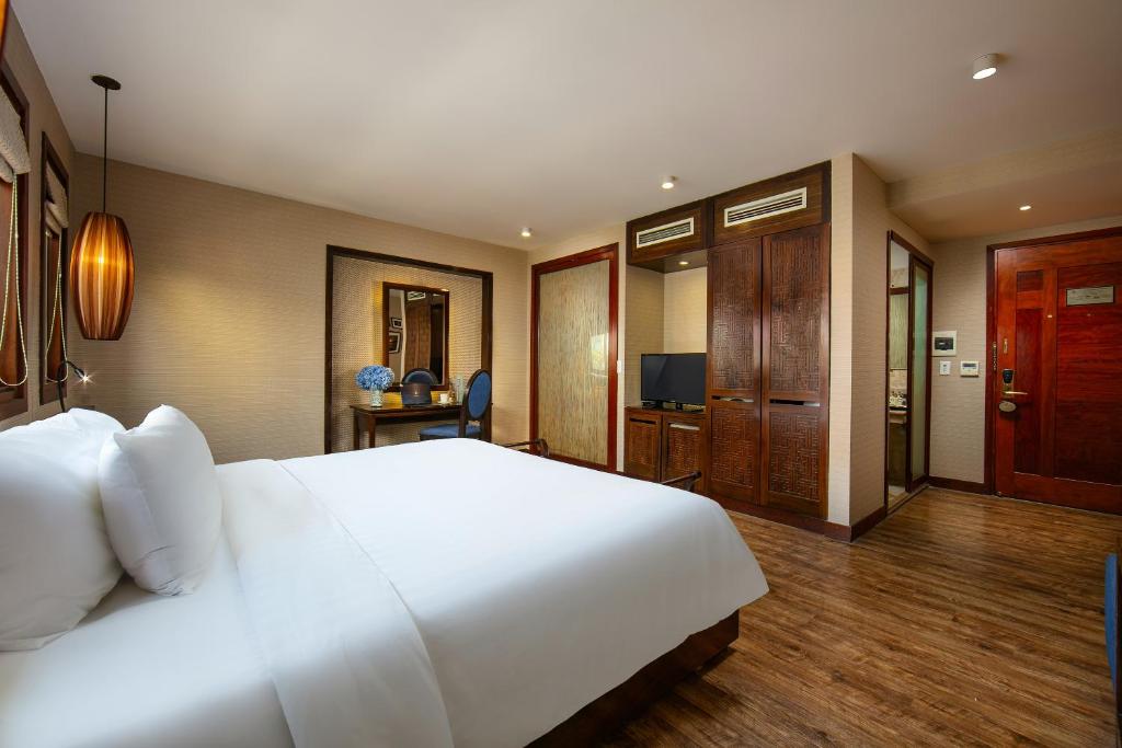 TV a/nebo společenská místnost v ubytování Oriental Suites Hotel & Spa