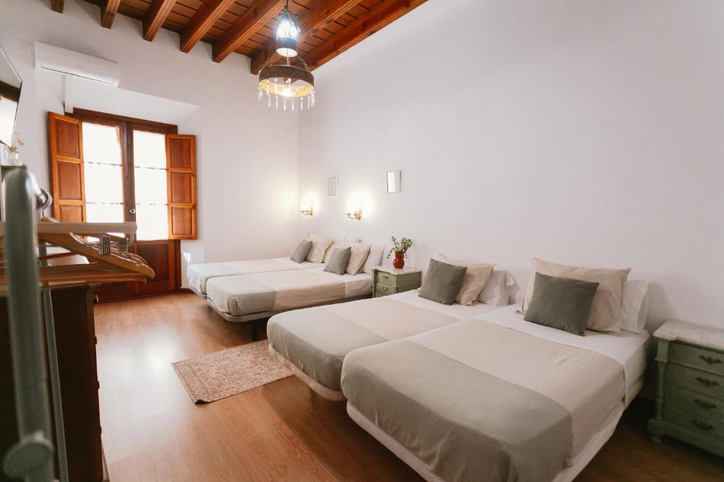 Postel nebo postele na pokoji v ubytování Komodo Casa Maravillas Rooms