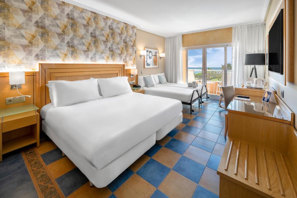 Elba Sara Beach & Golf Resort - 