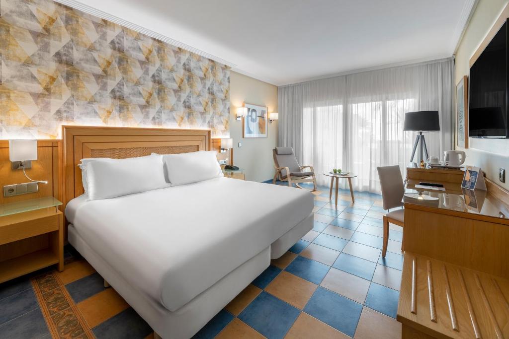 Elba Sara Beach & Golf Resort - 