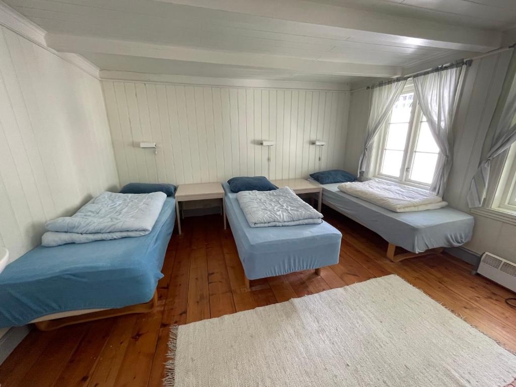 Postel nebo postele na pokoji v ubytování Lofoten Budget Hostel
