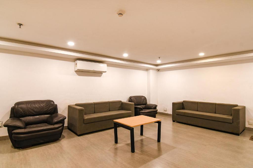 Posezení v ubytování FabHotel Sayeeda International - 600m from Park Circus 7 Point