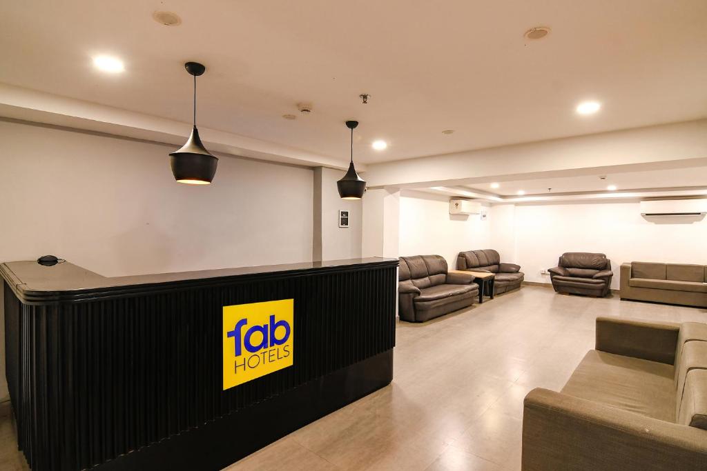 Posezení v ubytování FabHotel Sayeeda International - 600m from Park Circus 7 Point