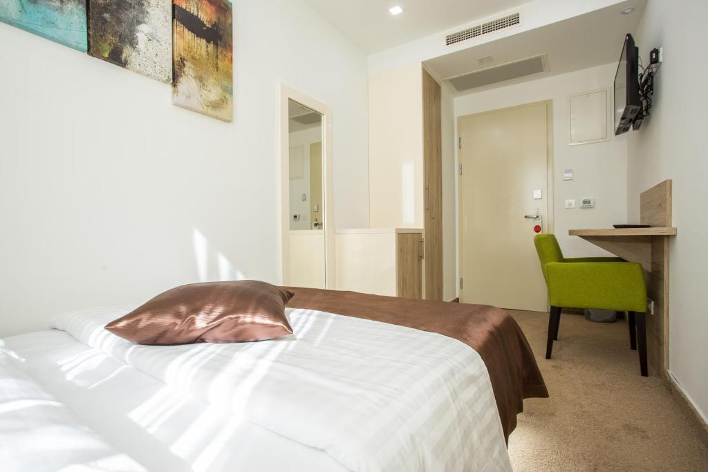 The Hotel National - Single Room