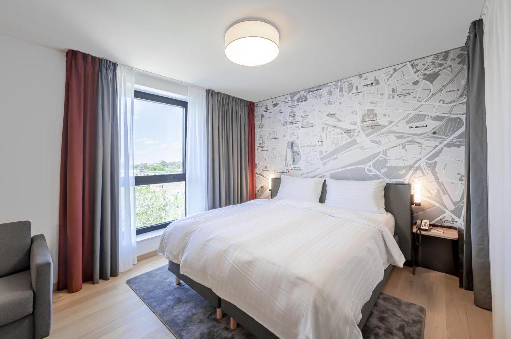 Postel nebo postele na pokoji v ubytování IntercityHotel Karlsruhe