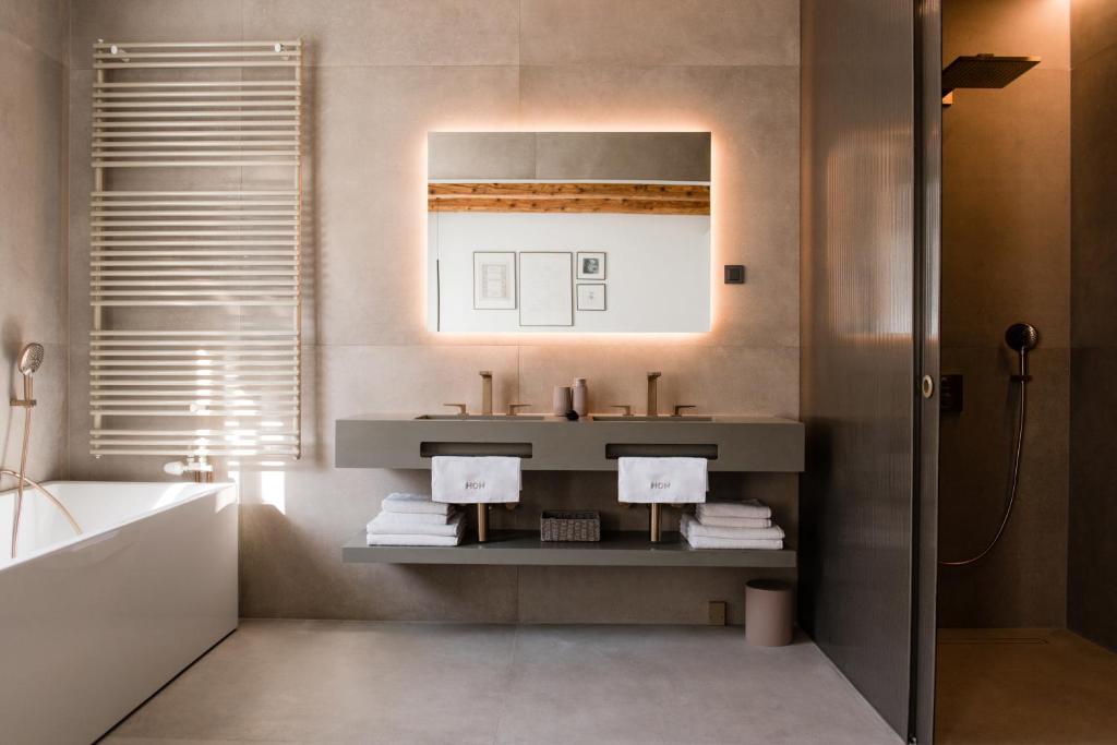 
Deluxe Double Room with Bath
