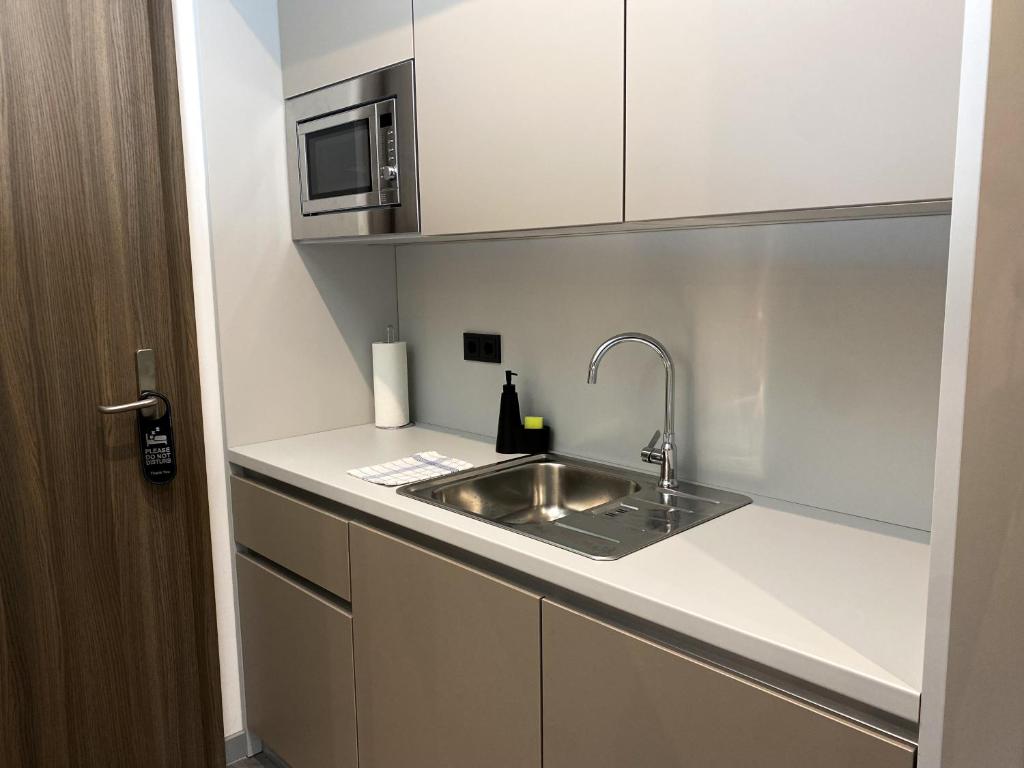 Kuchyň nebo kuchyňský kout v ubytování NOVERA Aparthotel