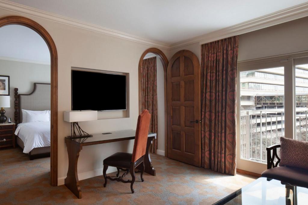 The Westin Riverwalk, San Antonio - Suite De Esquina, Suite De 1 Dormitorio, Rey, Habitación De La Esquina, Balcón