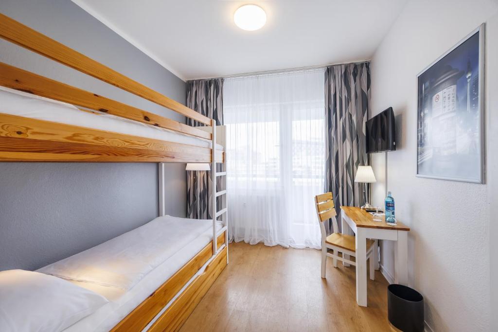 Postel nebo postele na pokoji v ubytování Hotel Lützow