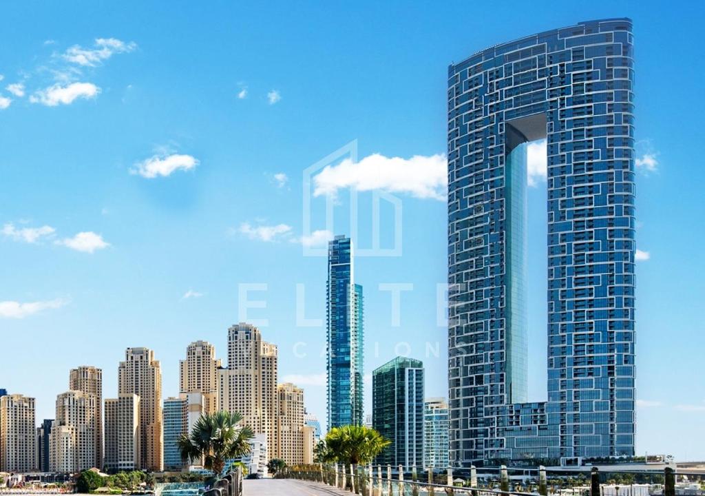 een weergave van een hoog gebouw in een stad bij 2 BDR Apartment in ADDRESS BEACH RESORT in Dubai