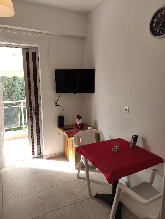 Μια τηλεόραση ή/και κέντρο ψυχαγωγίας στο Olympus apartments 2