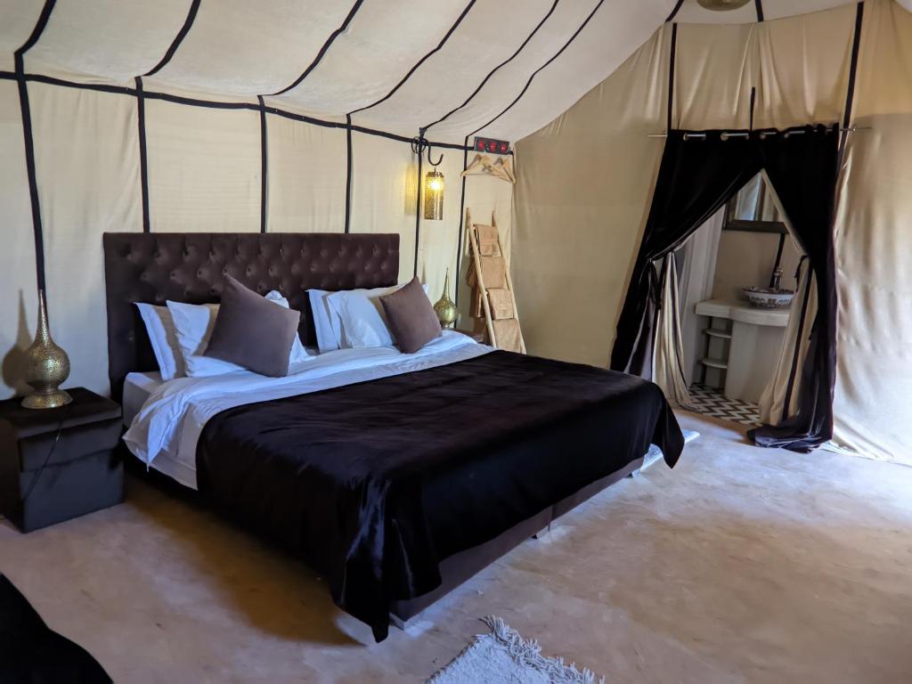 Postel nebo postele na pokoji v ubytování Rimal Luxury Camp