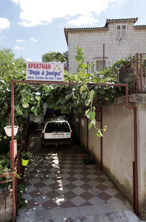 Budova, v ktorej sa apartmán nachádza