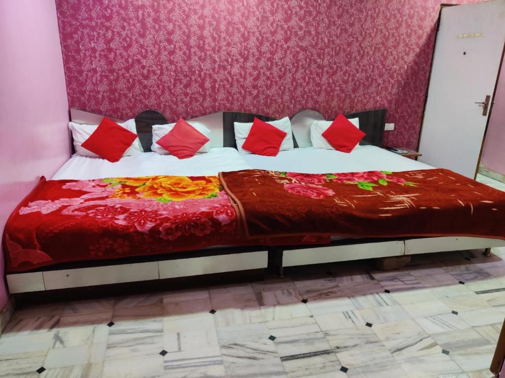 Postel nebo postele na pokoji v ubytování HOTEL HAYAT RESIDENCY