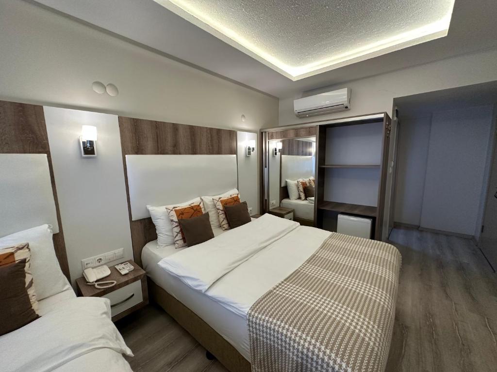 Postel nebo postele na pokoji v ubytování Line Suite Hotel