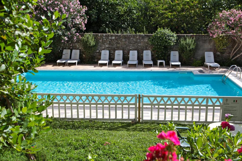 Piscina di Hotel San Filis o nelle vicinanze