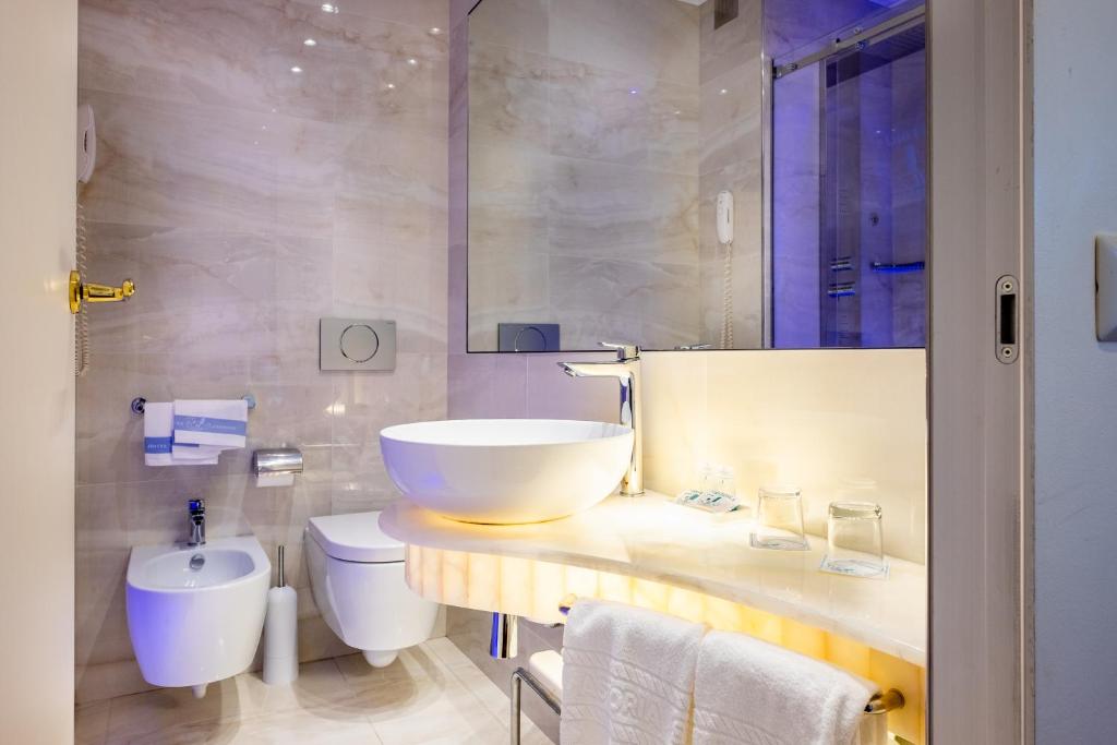 Koupelna v ubytování Hotel Astoria